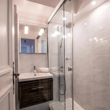 Spacieux A Avec Terrasse Et Parking Prive - Fr-1-343-173 Apartment *